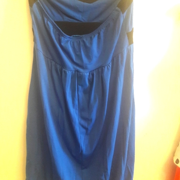 Dresses - Picture 5 of 10